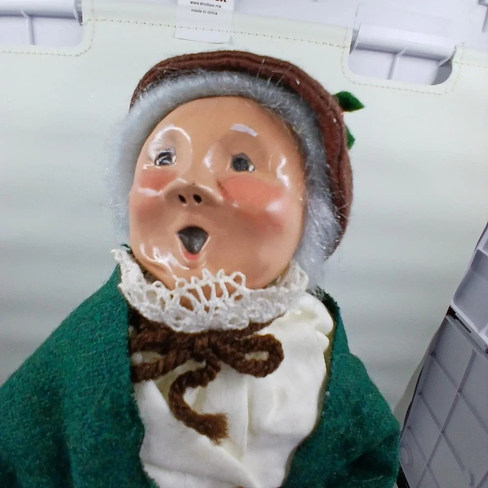 Vintage 1988 Byers Choice Ltd‎ The Carolers Woman Figurine Christmas Decor USA